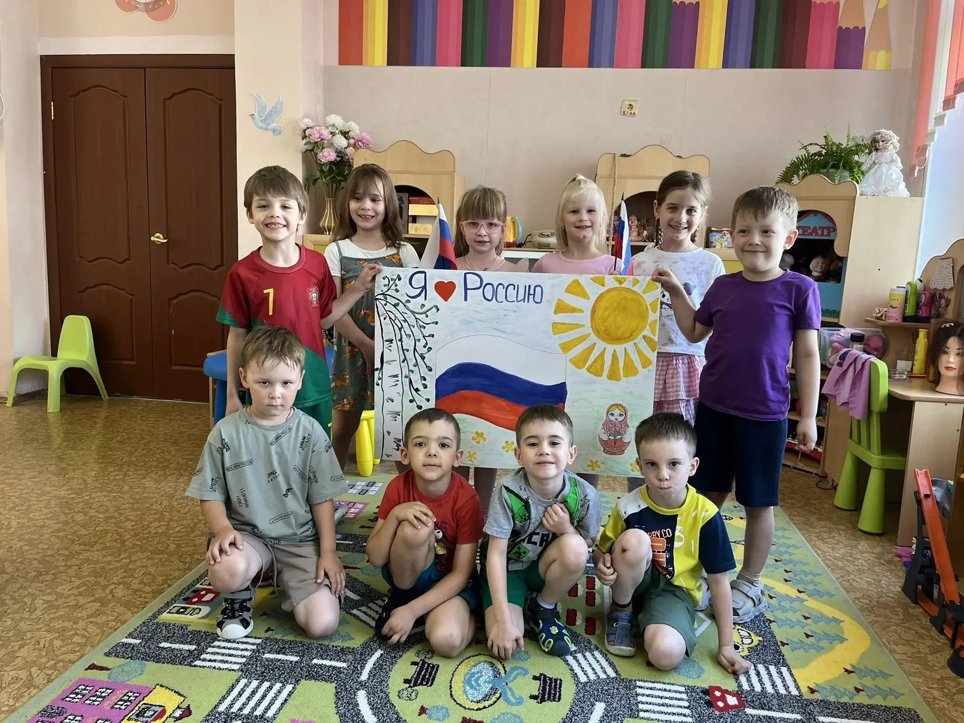 Накануне государственного праздника в нашем детском саду в корпусе 1119 прошел тематический день, по