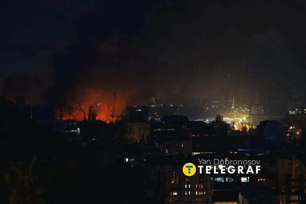 Киев в огне: удары накрыли склады и энергетику