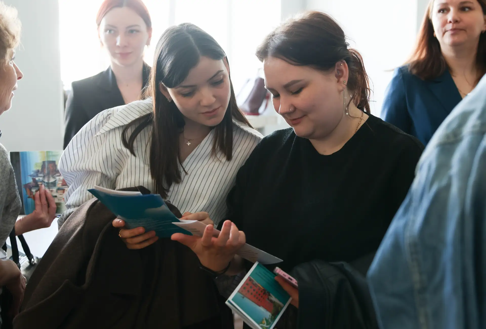 🎓От ординатуры до военной медицины: ярмарка вакансий прошла в ИГМУ.  Совсем скоро перед студентами у