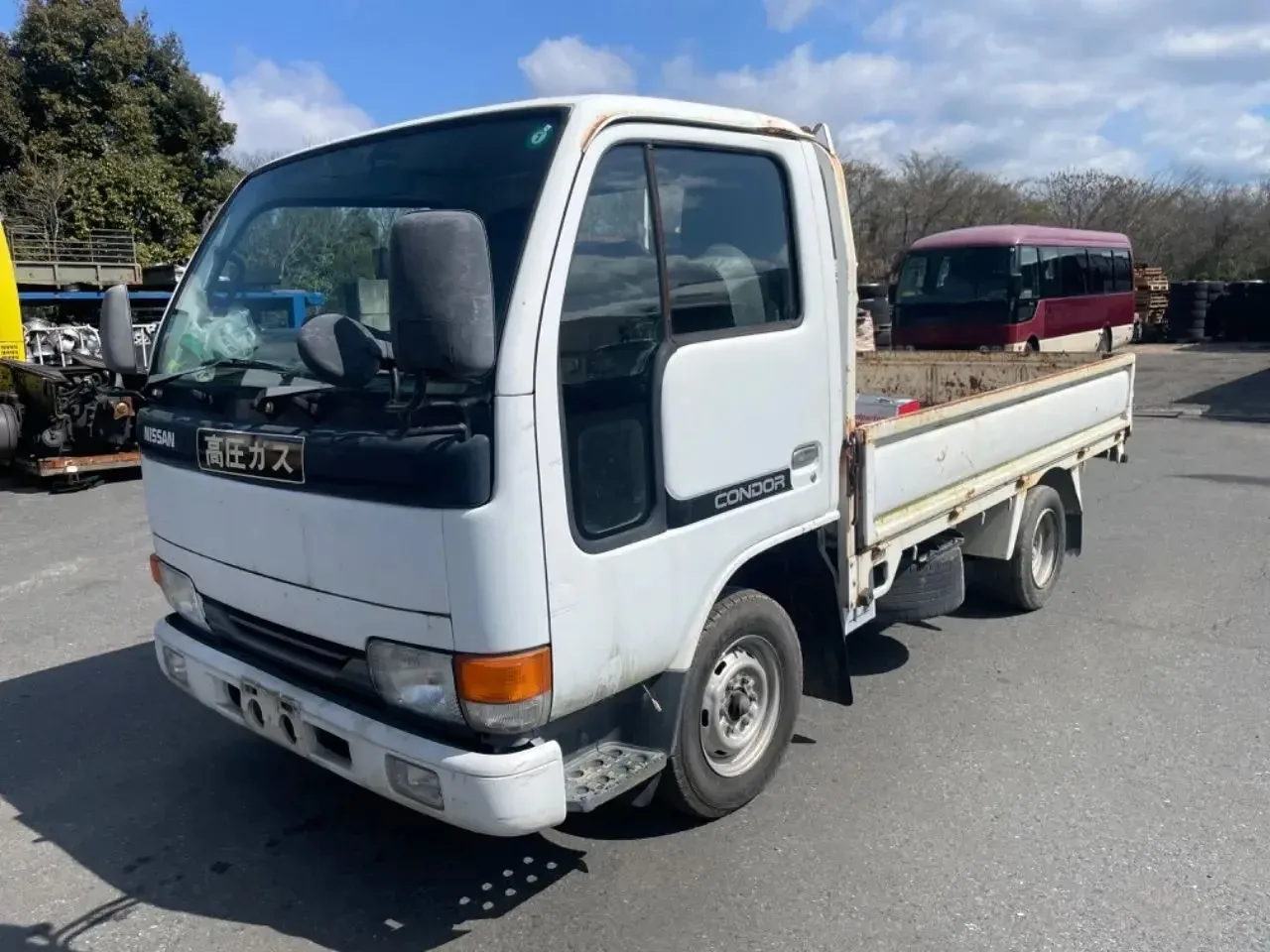 🚘 NISSAN Condor KC-SN2F23
⚙️ Модель двигателя TD25
📌 Год выпуска 1996
🛣️ Пробег 168,235km
🛻 МКПП