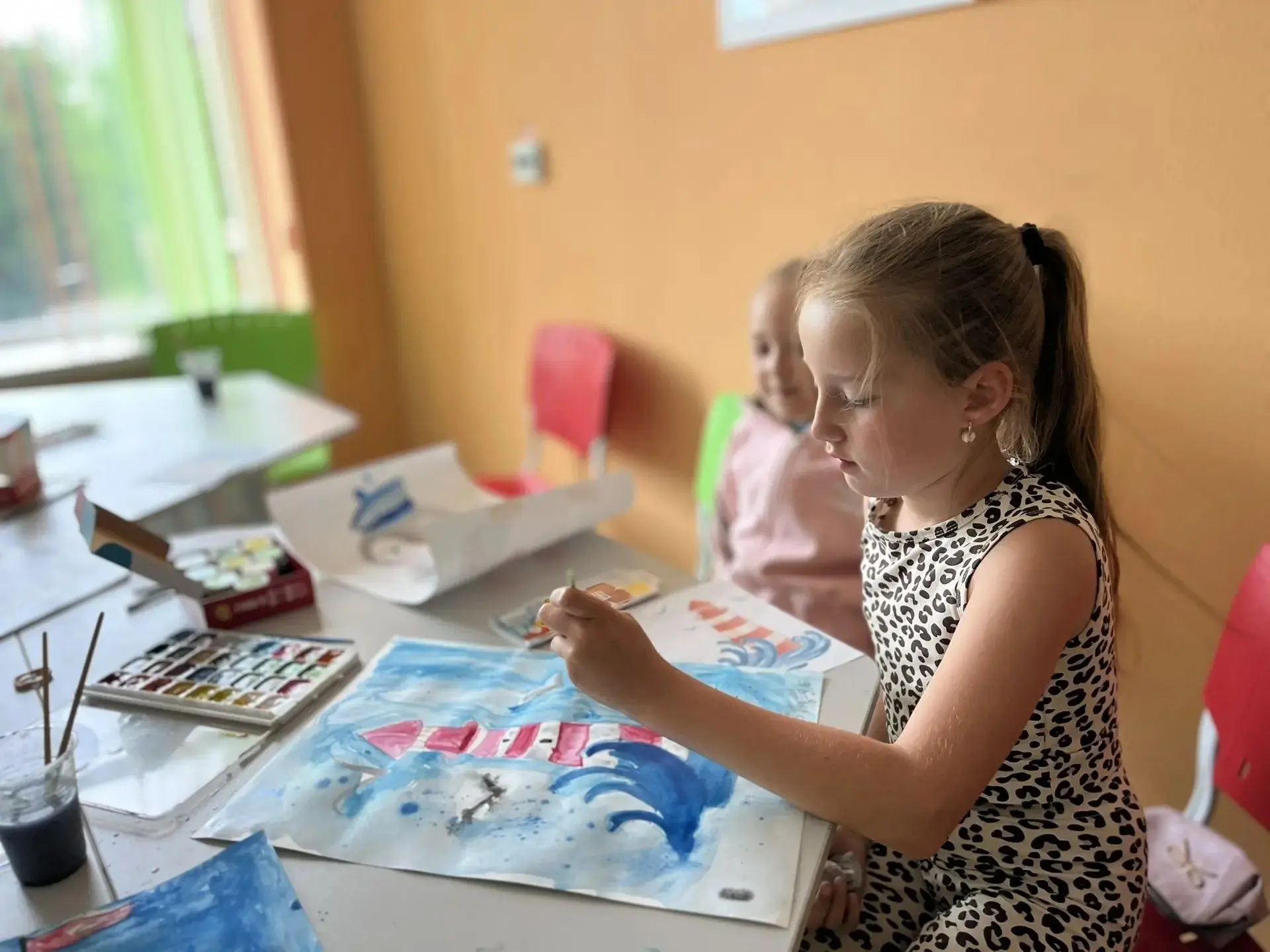 Сегодня в Майском Доме культуры царила по-настоящему летняя, вдохновляющая атмосфера. Для детей пров