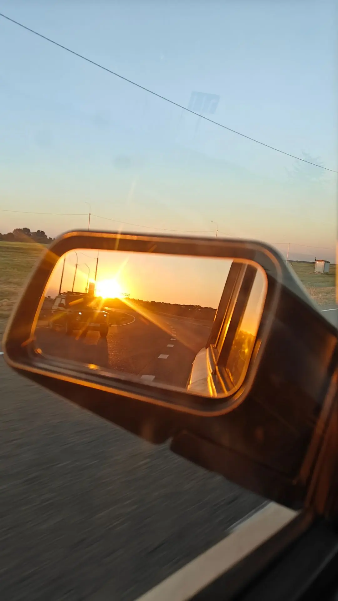 🌇 Вечер в Славянске-на-Кубани: солнце уходит за горизонт
