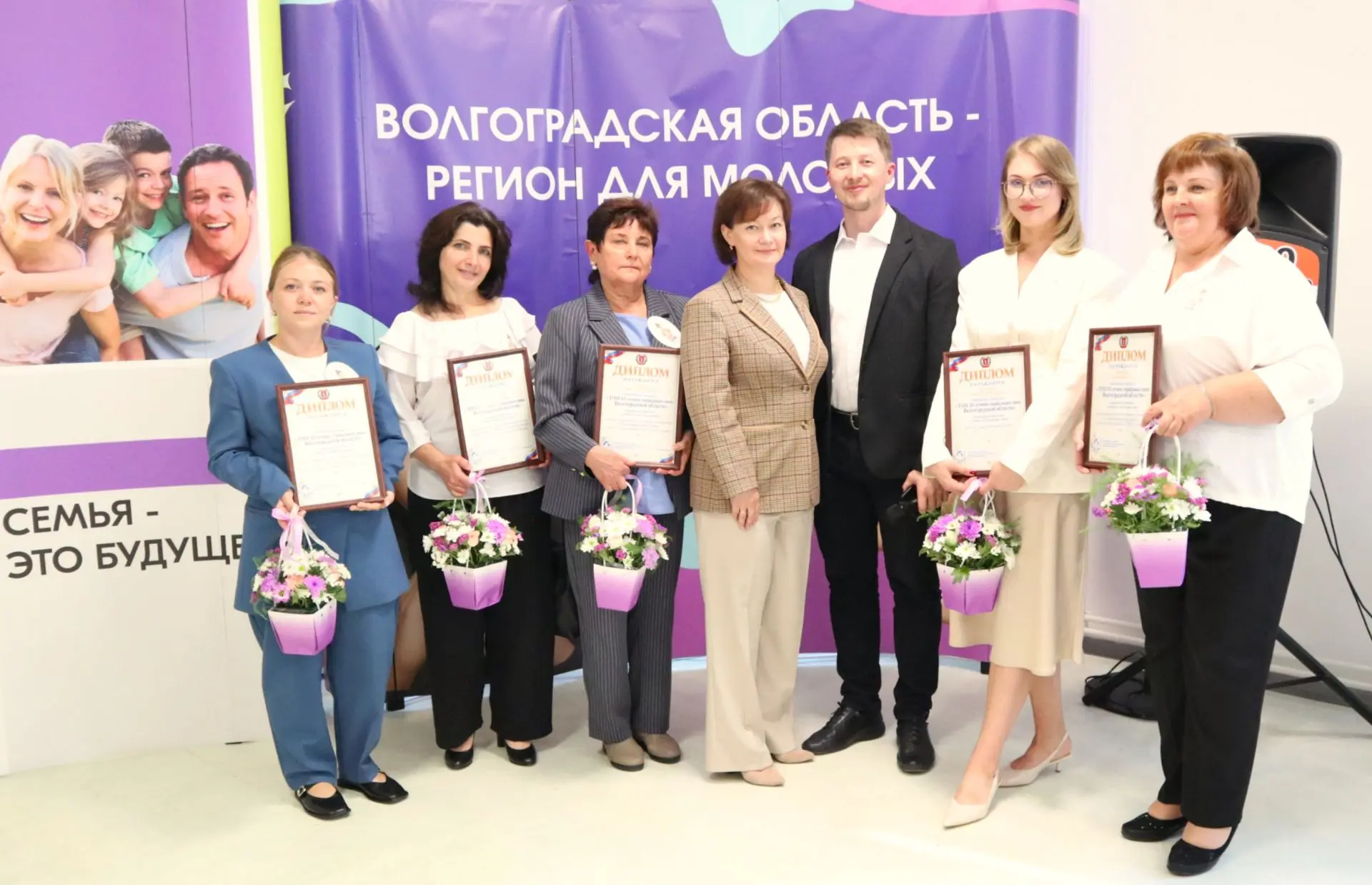 🏆 ТОП-10 социальных нянь Волгоградской области: знаем и поздравляем лучших!