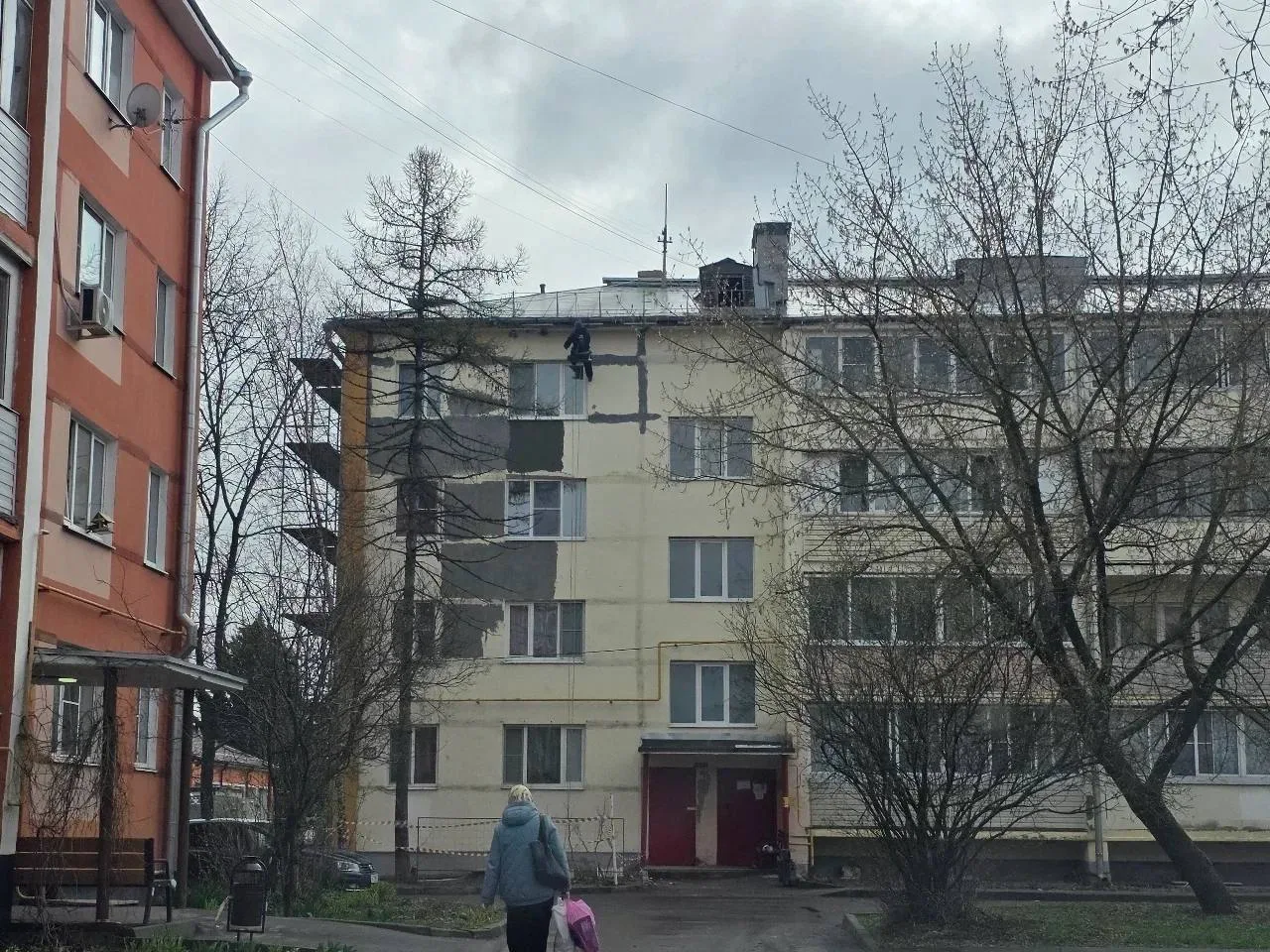🛠 Ремонт подъездов завершили в многоквартирных домах.

Специалисты обновили девять подъездов. Их от