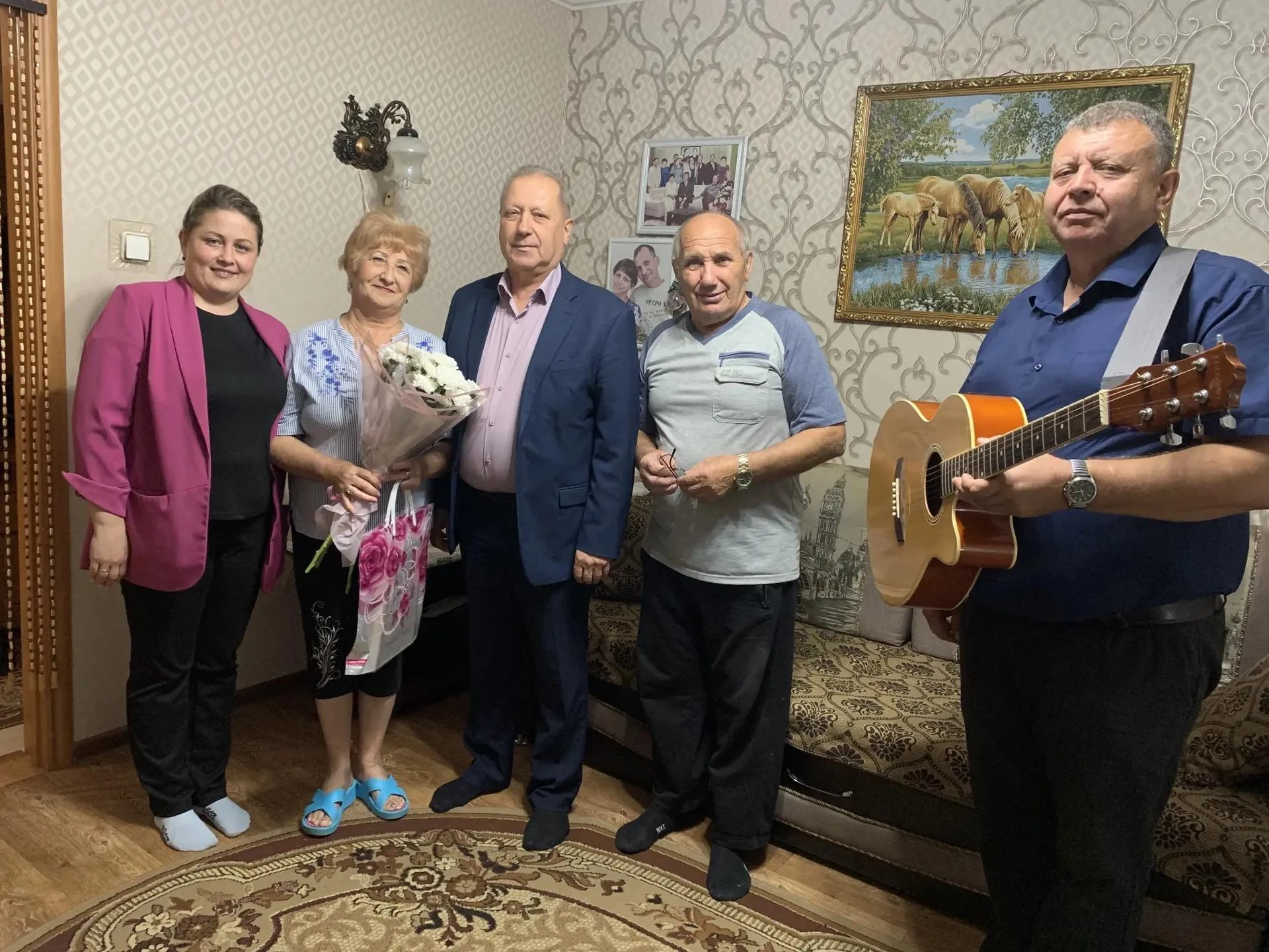 В  День пожилого человека поздравили семью героя