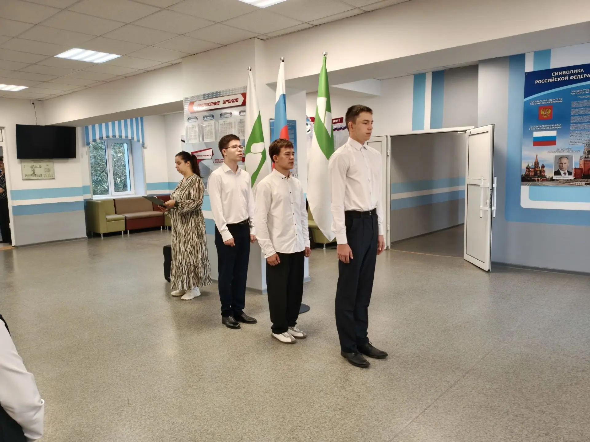 🇷🇺  Торжественная церемония внесения Государственного флага Российской Федерации.