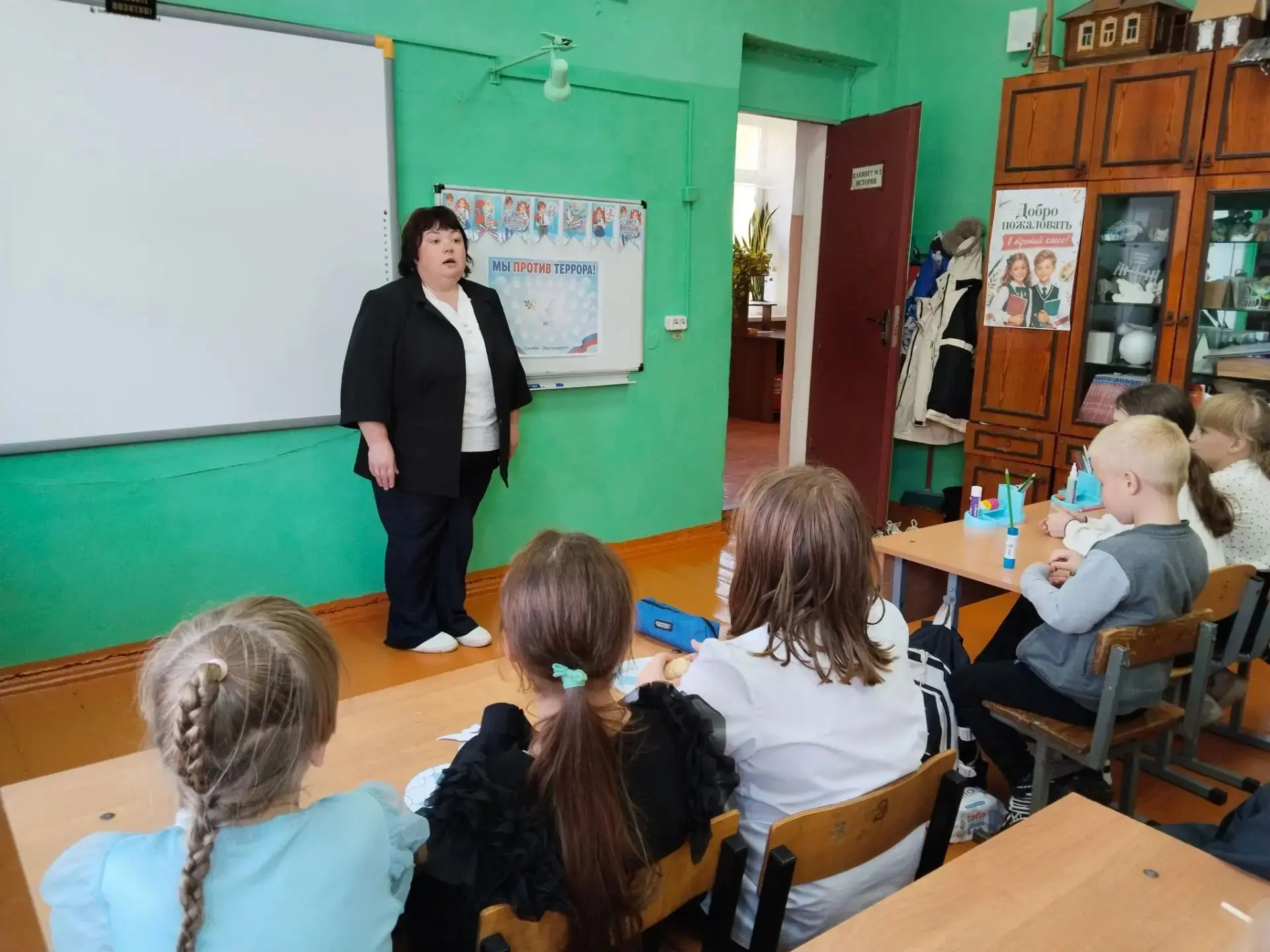 Сегодня, 3 сентября, вся школа объединилась общей скорбью и болью.