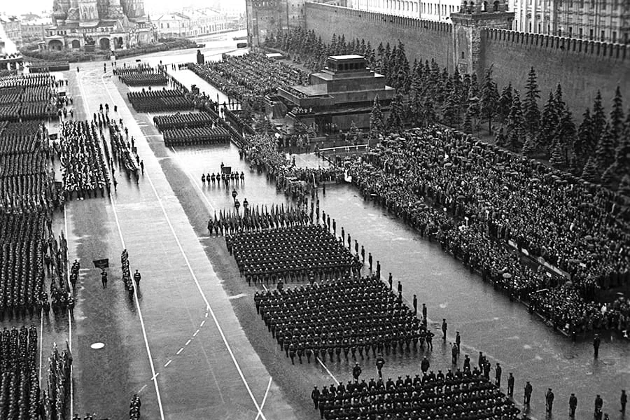 24 июня 1945 года состоялся Парад Победы, ставший триумфом советского народа, выстоявше...