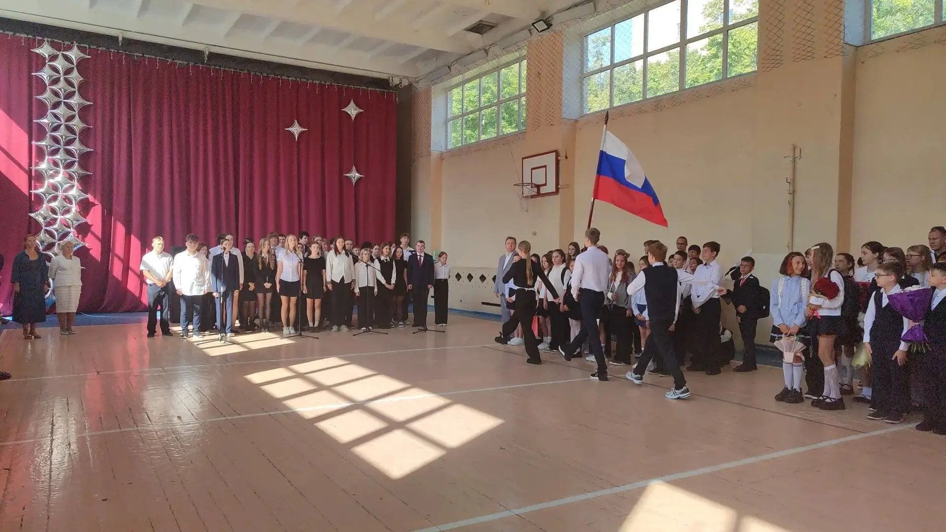 Торжественные линейки прошли в школьных отделениях МОУ «Гимназия № 4»!