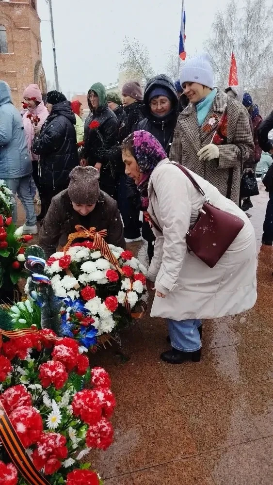 📍Гимназисты-активисты движения «Первых», а также участники военно-патриотического клуба «Честь имею»