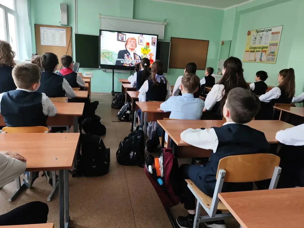 🎖 «Разговоры о важном. Песни о войне»   ❗Сегодня в нашей школе прошли особенные занятия из цикла «Ра