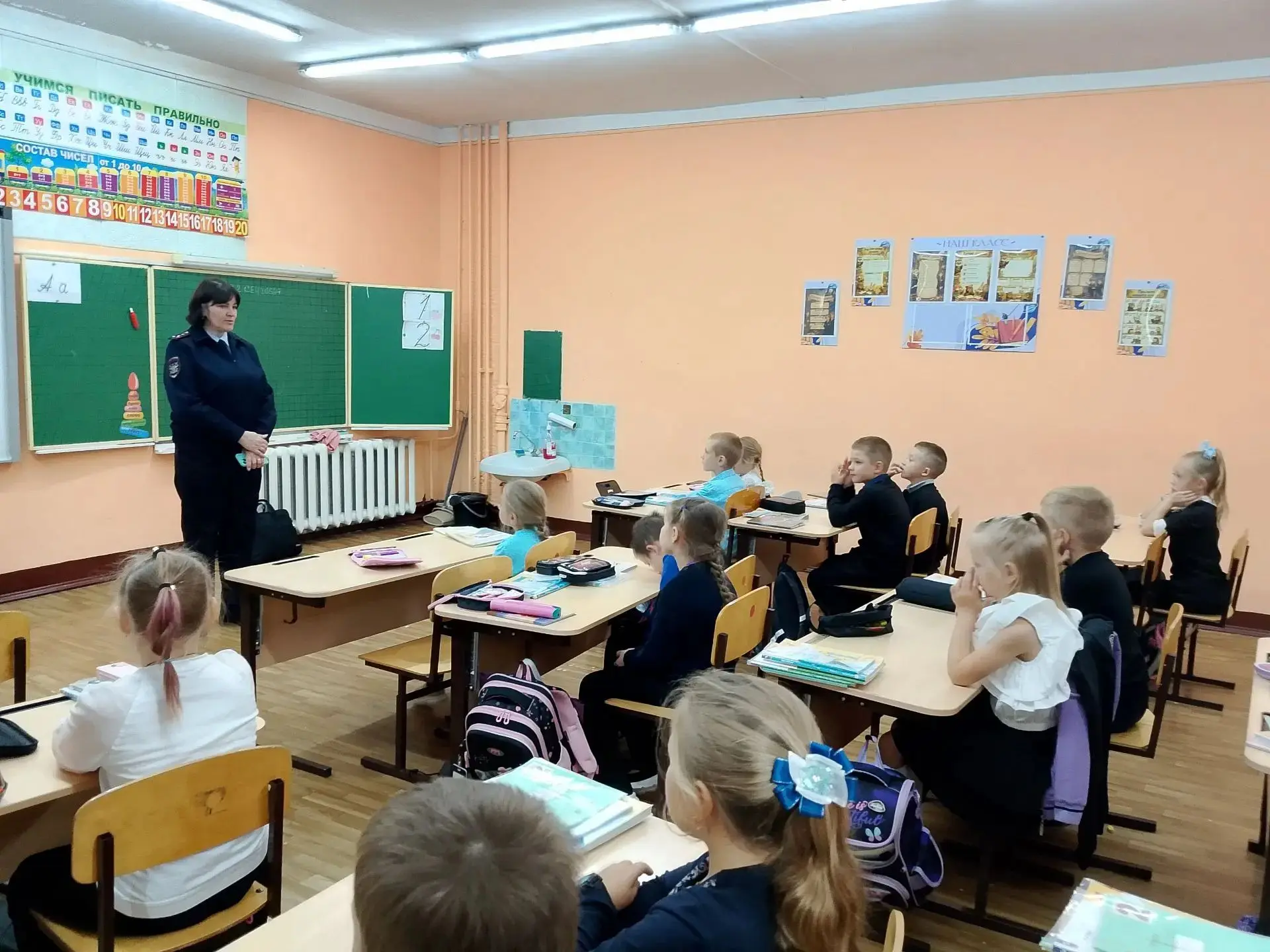У нас в школе был особенный гость — инспектор полиции, который провёл серию профилактич...