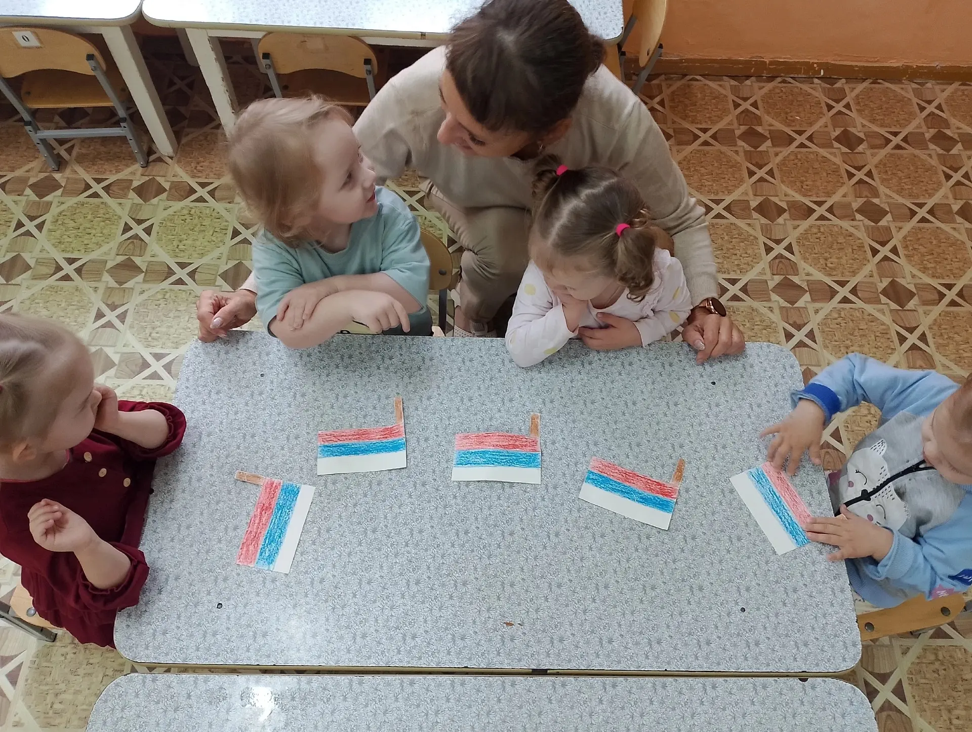 🇷🇺День Государственного флага РФ в группе «Лучики»!