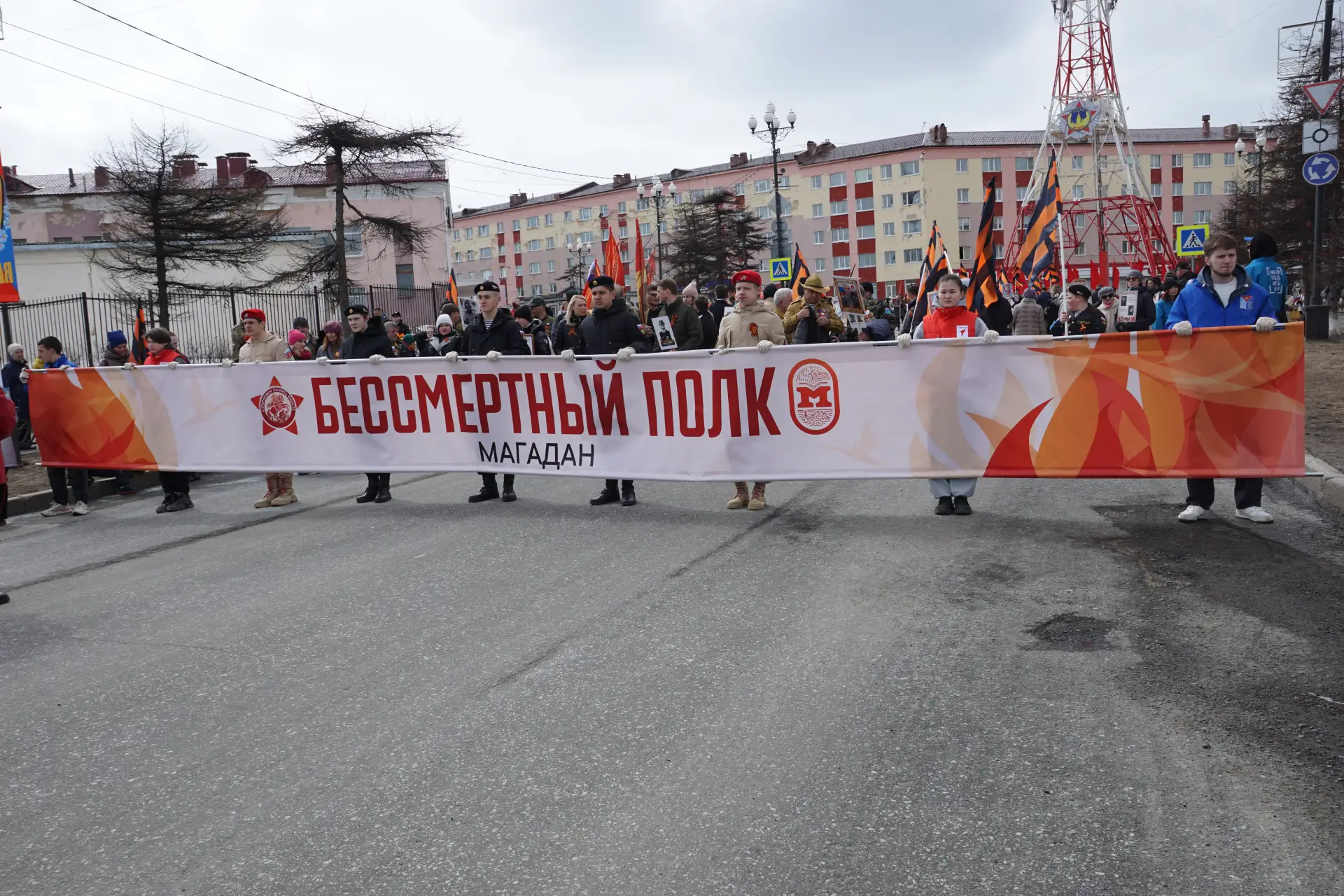 Памятное шествие "Бессмертный полк" состоялось 9 мая в Магадане. Жители и гости города ...