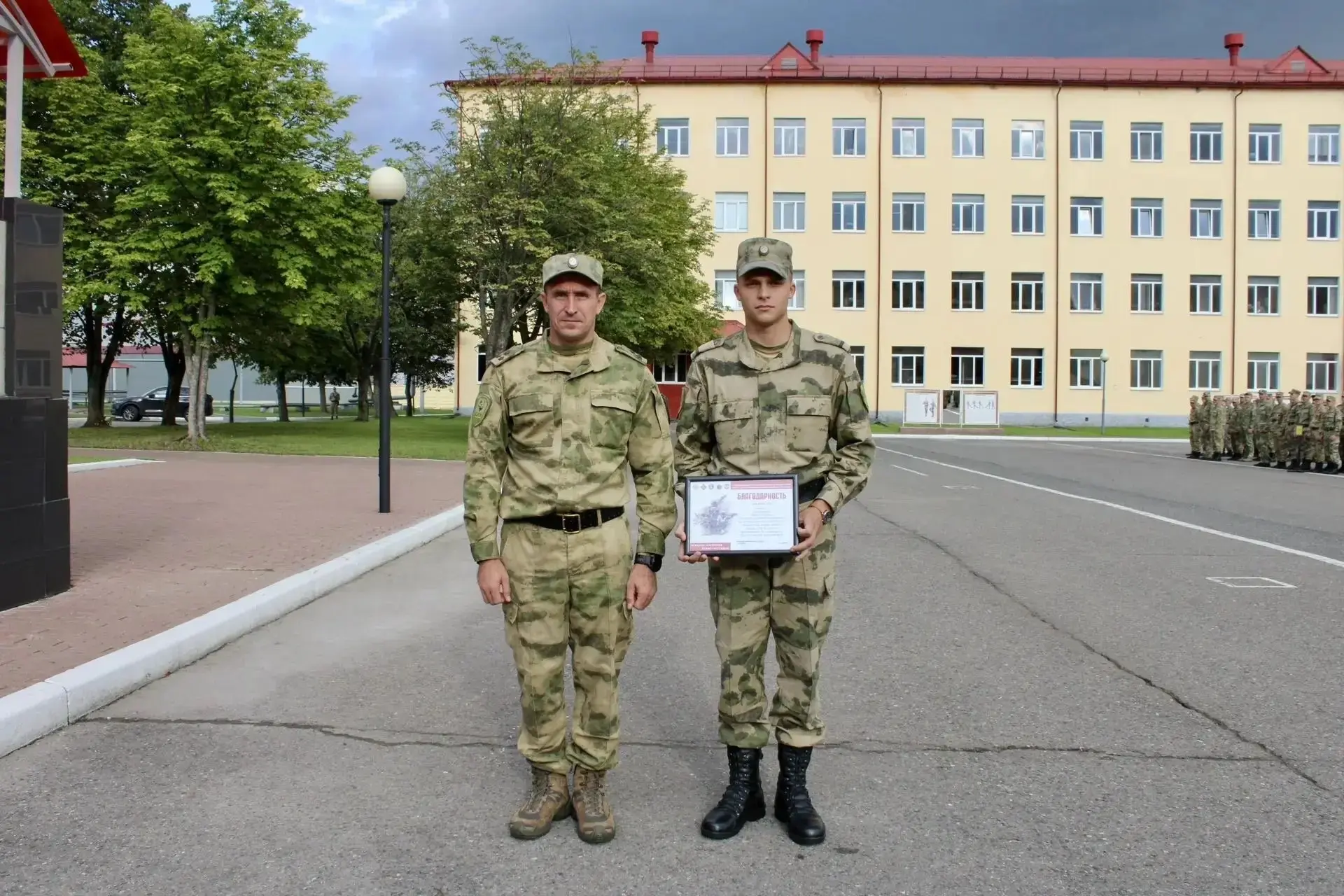 В войсковой части 3500 состоялось торжественное вручение очередных воинских званий и по...