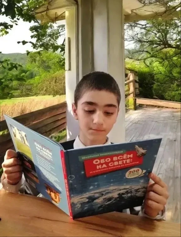 🎉 Наш ученик Адам из 3 «Д» класса — в топ-60 финалистов Международного конкурса чтецов...