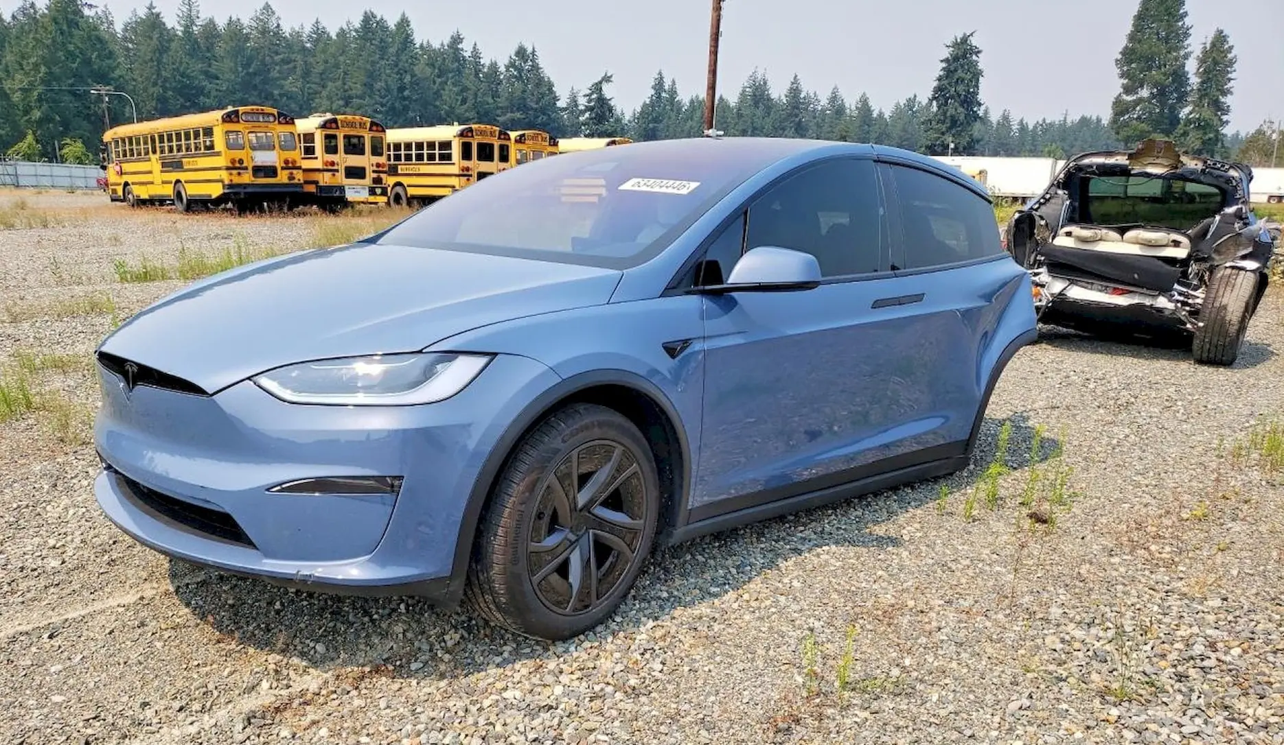 Tesla Model X разорвало поcле ДТП — теперь это «биток» за $10 200