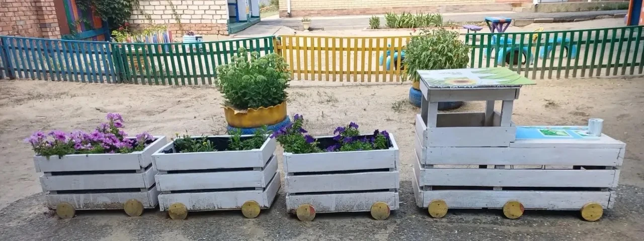 В нашем детском саду прошел смотр- конкурс цветников на игровых участках: ,,Лучшая  клу...