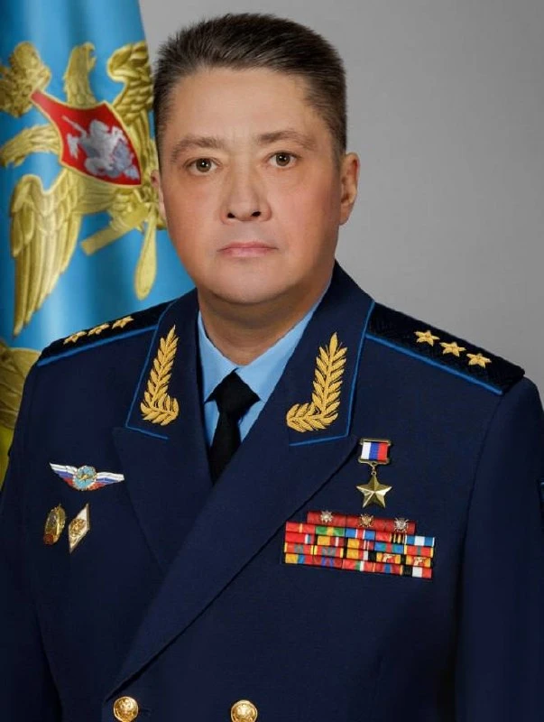 Александр Чайко назначен главкомом Воздушно-космическими силами РФ

Генерал-полковник, Герой России 