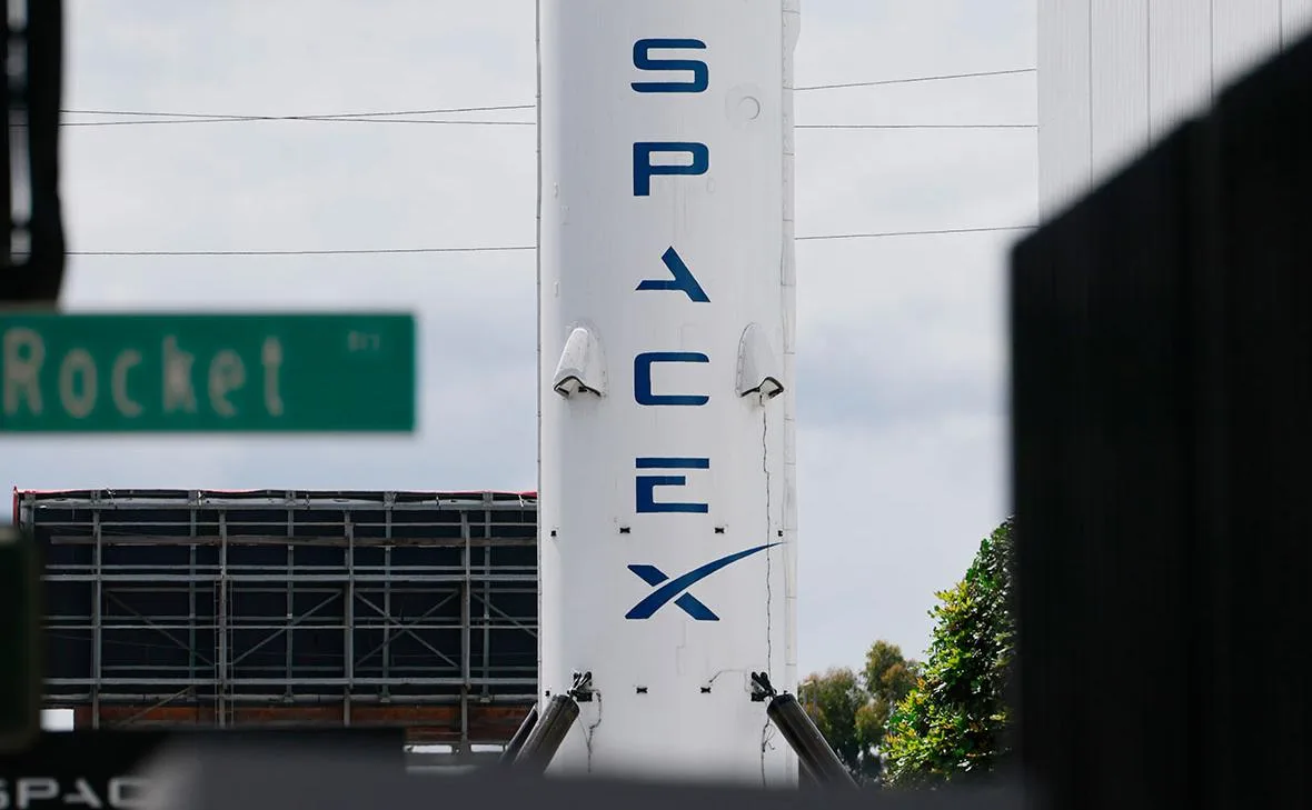 В названии SpaceXAI аббревиатуру AI заменят на SI — от «суперинтеллекта», подтвердил Ма...