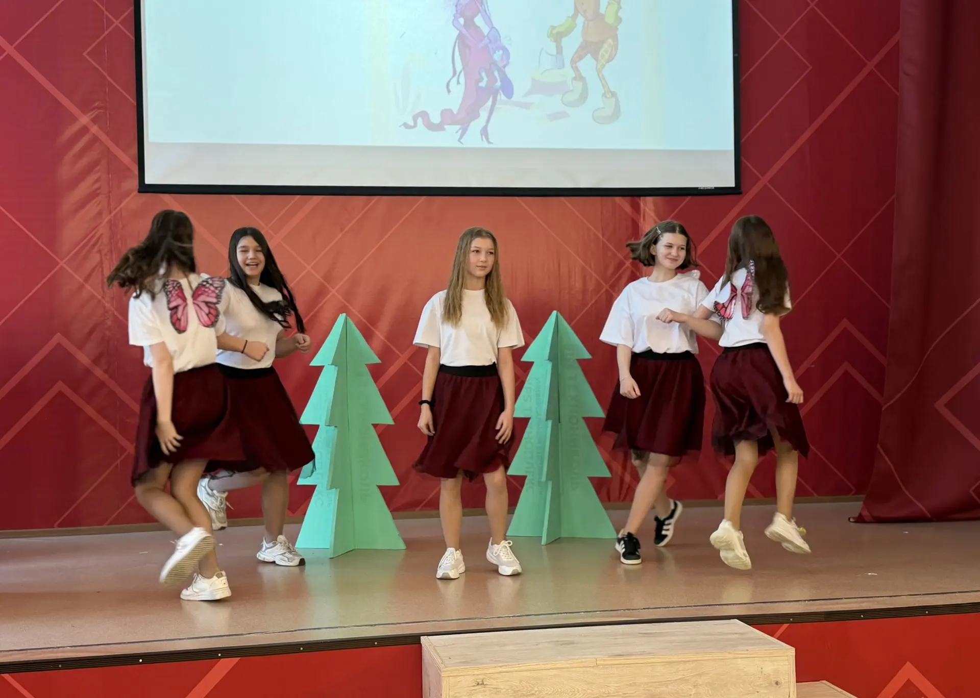 🦉 Привет, друзья! Это ваш школьный Совёнок, и у меня потрясающие новости! ✨  Сегодня в нашей школе п