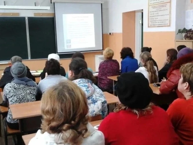 Оскорбление в родительском чате может обернуться штрафом и даже уголовным сроком.