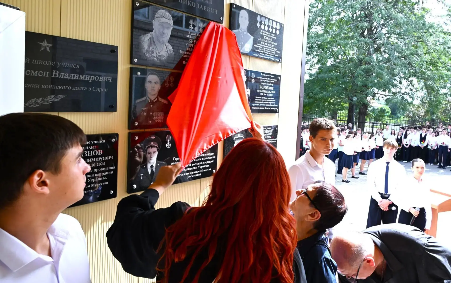 В лицее №4 города Ейска увековечили память Брусенцова Сергея Сергеевича и Александра Ви...