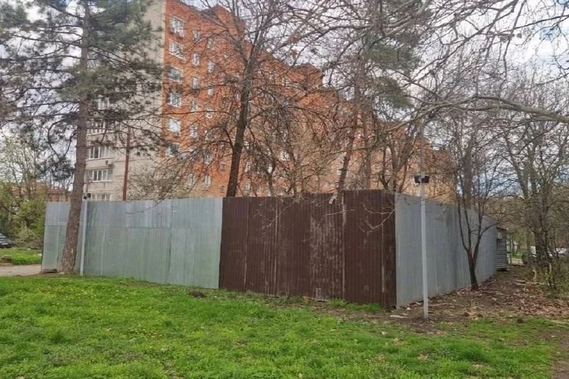В Краснодаре благоустроят сквер вокруг знаменитой «летающей тарелки»
 
В Краснодаре создадут новую з
