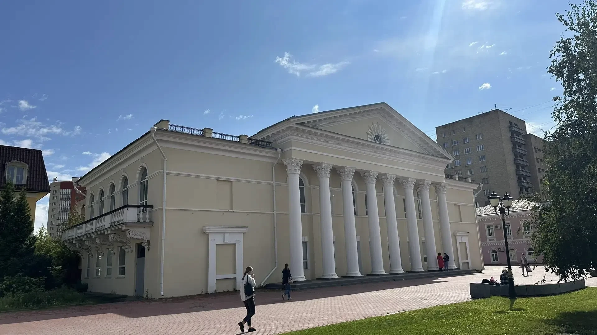 Здание бывшего кинотеатра «Родина» переходит в муниципальную собственность Тамбова 
 
«Как и обещал,