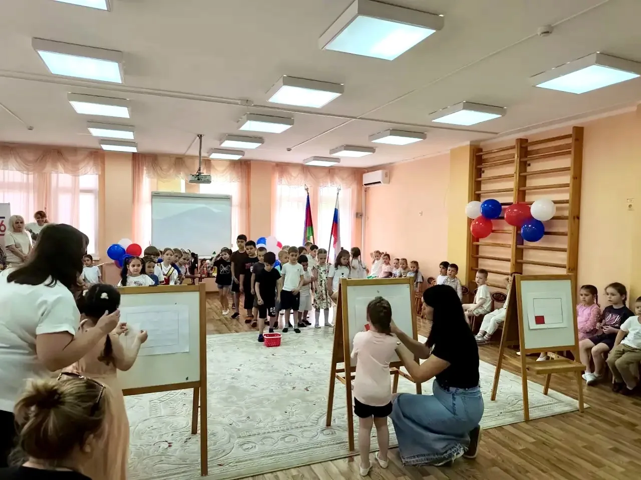 11 июня в нашем детском саду прошёл большой и яркий праздник, посвящённый Дню России! 🇷🇺

С самого