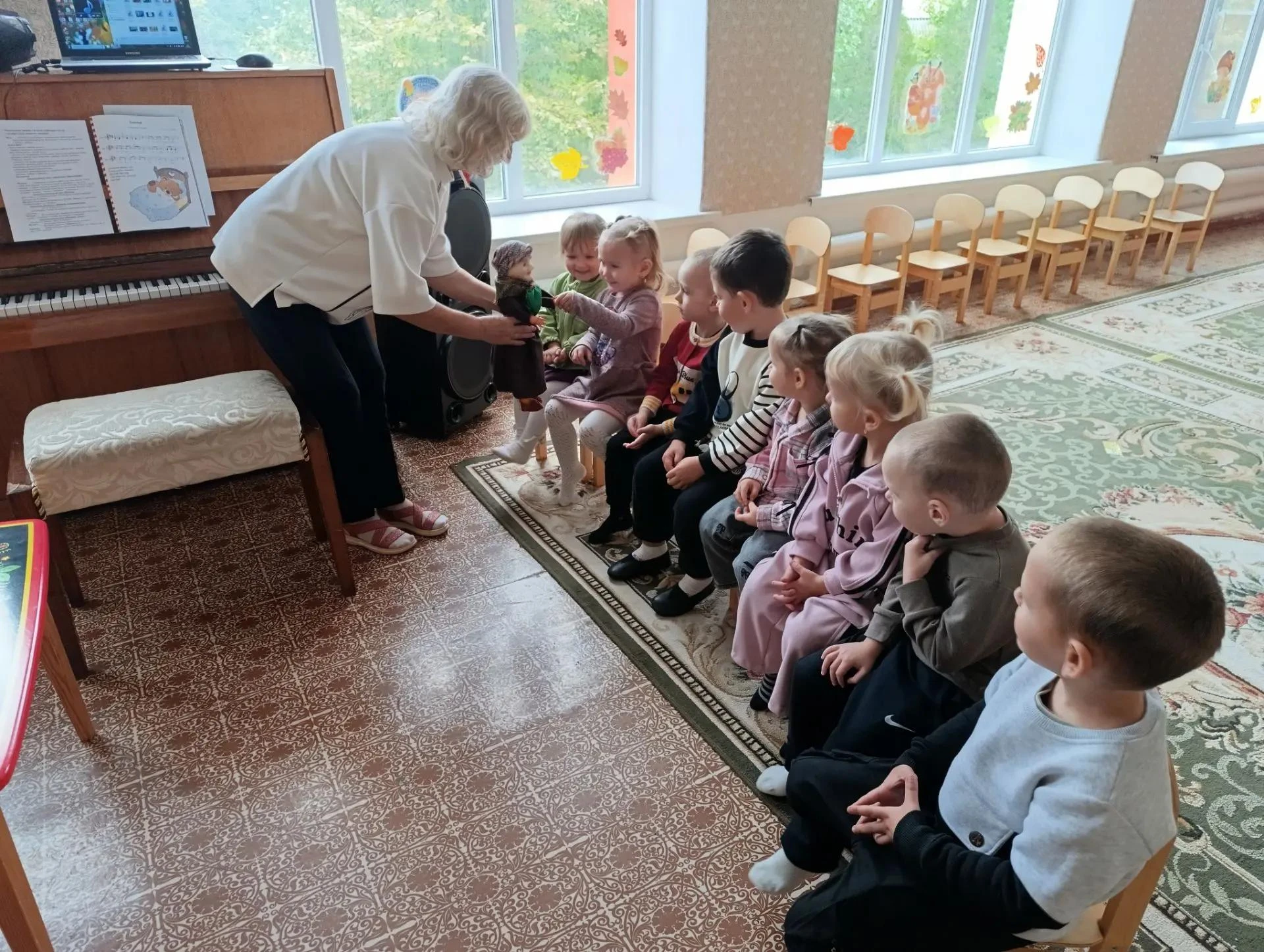 ✨ Наши маленькие солнышки так сильно любят своих бабушек!
