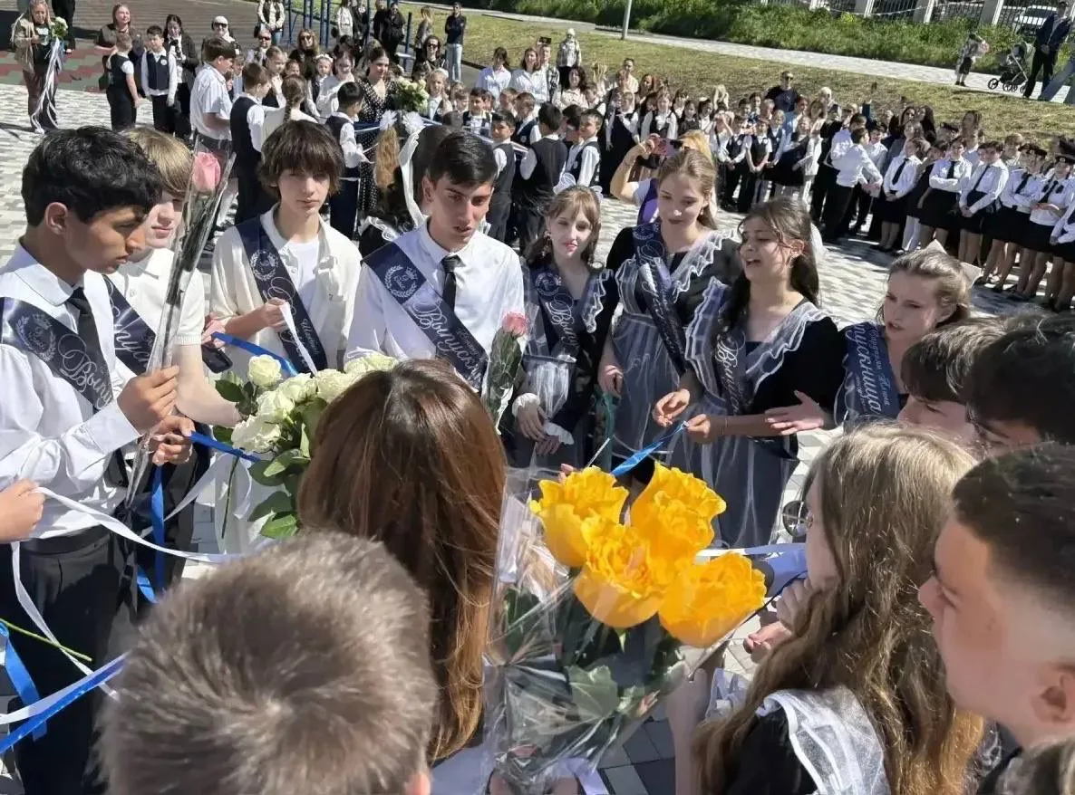 🔔В Пятигорске для выпускников прозвенел последний звонок  Во всех школах Пятигорска состоялись торже