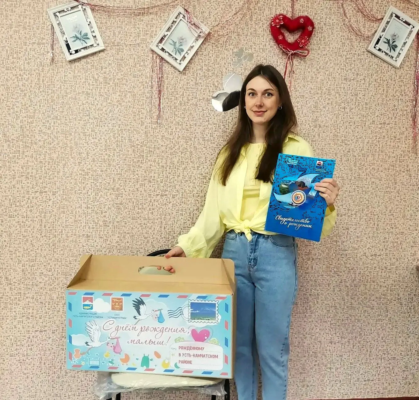 🌟 В отделе ЗАГСа посёлка Ключи зарегистрировали нового гражданина. В семье Артёма и Эльмиры родился
