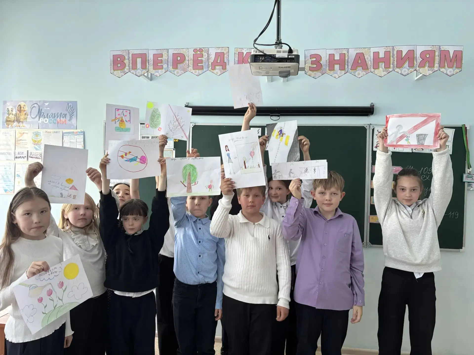 ✨ Наши юные художники из 3 «Б» — за красоту и порядок в городе! ✨