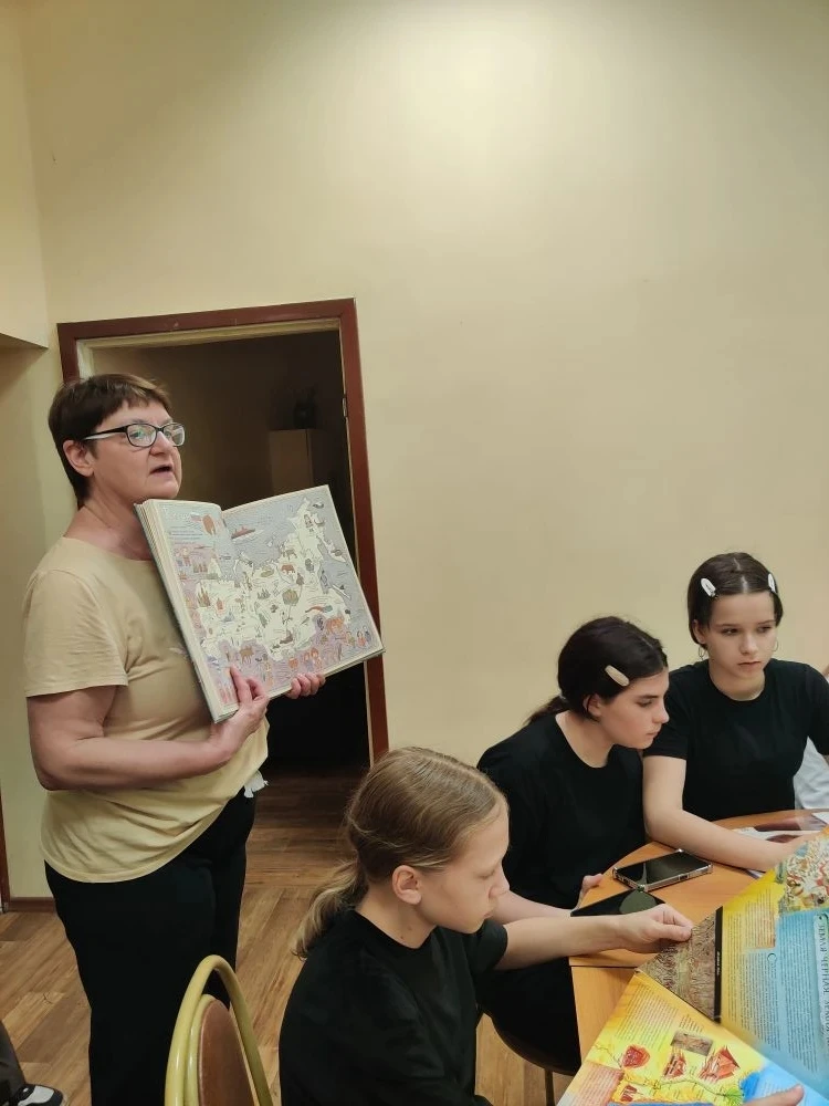 📚 Книжные приключения: как 5 «Б» ходил в библиотеку  💬Максим Горький говорил: «Всем хорошим во мне я