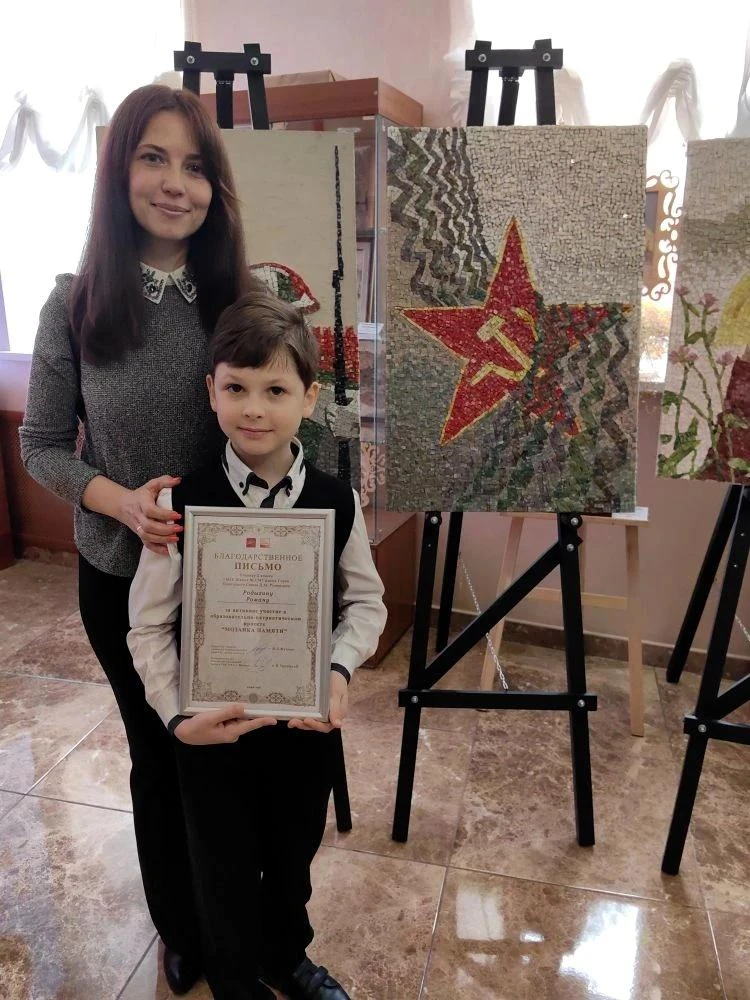 «И судьбы — треугольники родных людей, Что дороги мне были или будут дальше, Вплету в мозаику из все