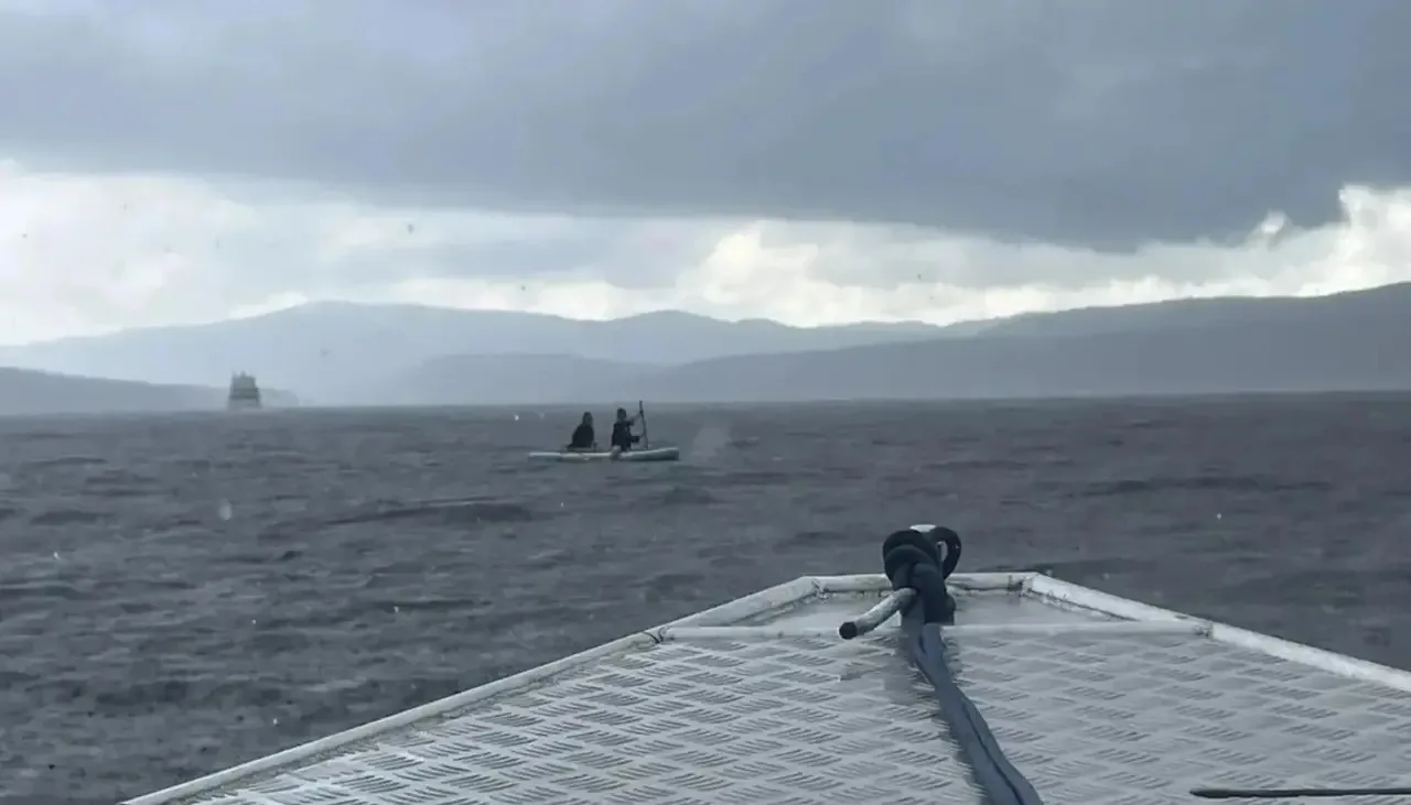 🛶 В заливе Шумиха спасли пять девушек на сапах, оказавшихся на пути судов без жилетов