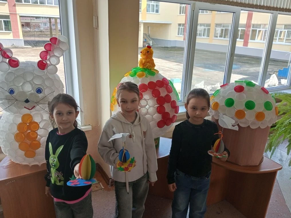 Девчата, яйчата и цыплята В нашей «Изостудии» всегда царит особая атмосфера творчества и вдохновения