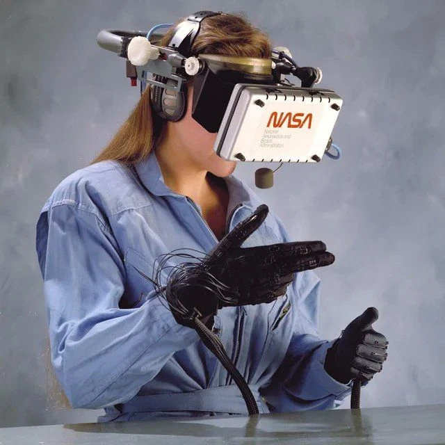 В 1985 году в NASA изобрели прототип VR-шлема и он выглядел так