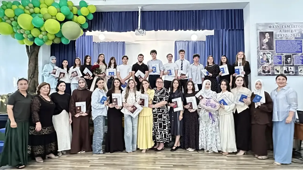 Дорогие выпускники!✨🧑🏻‍🎓👩🏼‍🎓

Вчера был особенный день — вы стоите на пороге новой жизни, держ