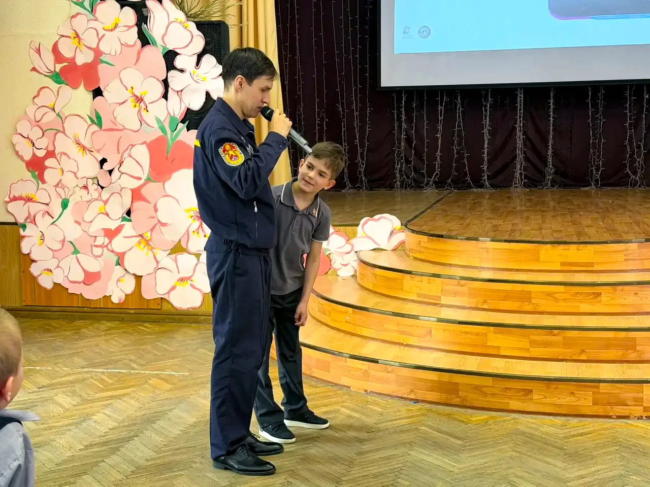 УРОКИ БЕЗОПАСНОСТИ ИЗ ПЕРВЫХ УСТ🔥  К ученикам начальной школы в учебном здании № 7 пришёл особый гос