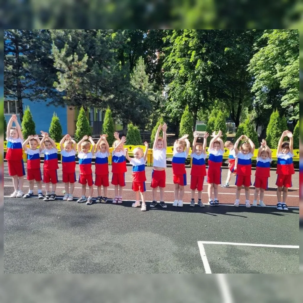 🟢 Авторский ОП МБДОУ 220 «Зарядка вместе с мамой!»
☀️ Сегодня на «Фестивальном стадионе» особенное 