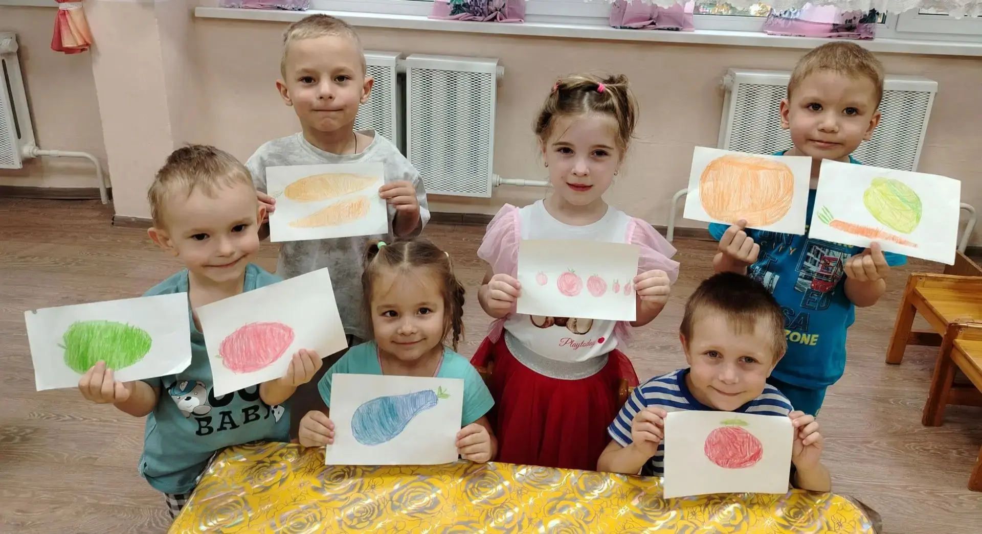 🥕 Сегодня в старшей группе прошло занятие по рисованию на тему «Фрукты и овощи».