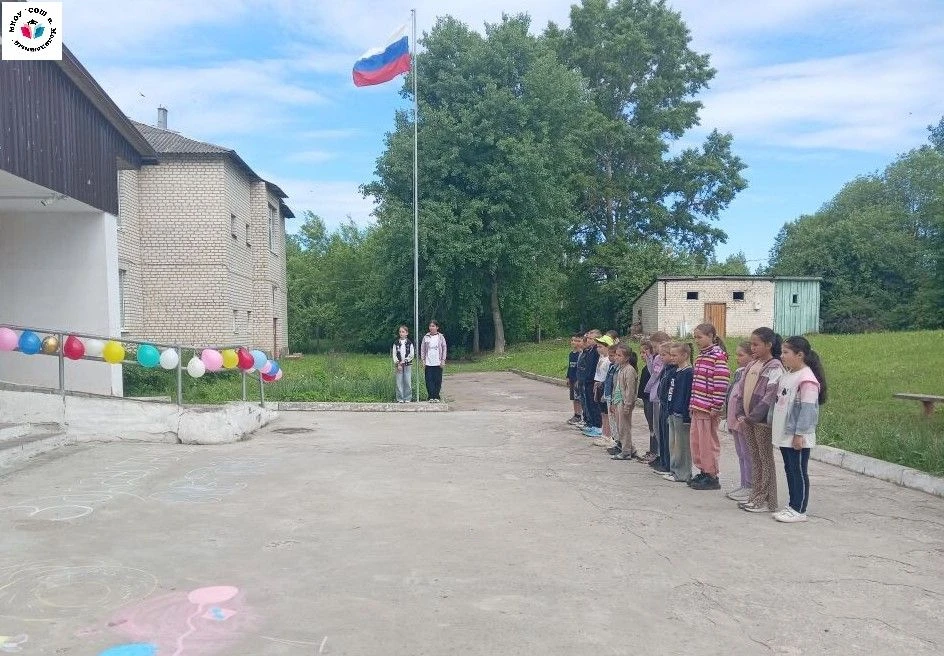 1 июня в нашей школе состоялось торжественное открытие летнего оздоровительного лагеря ...