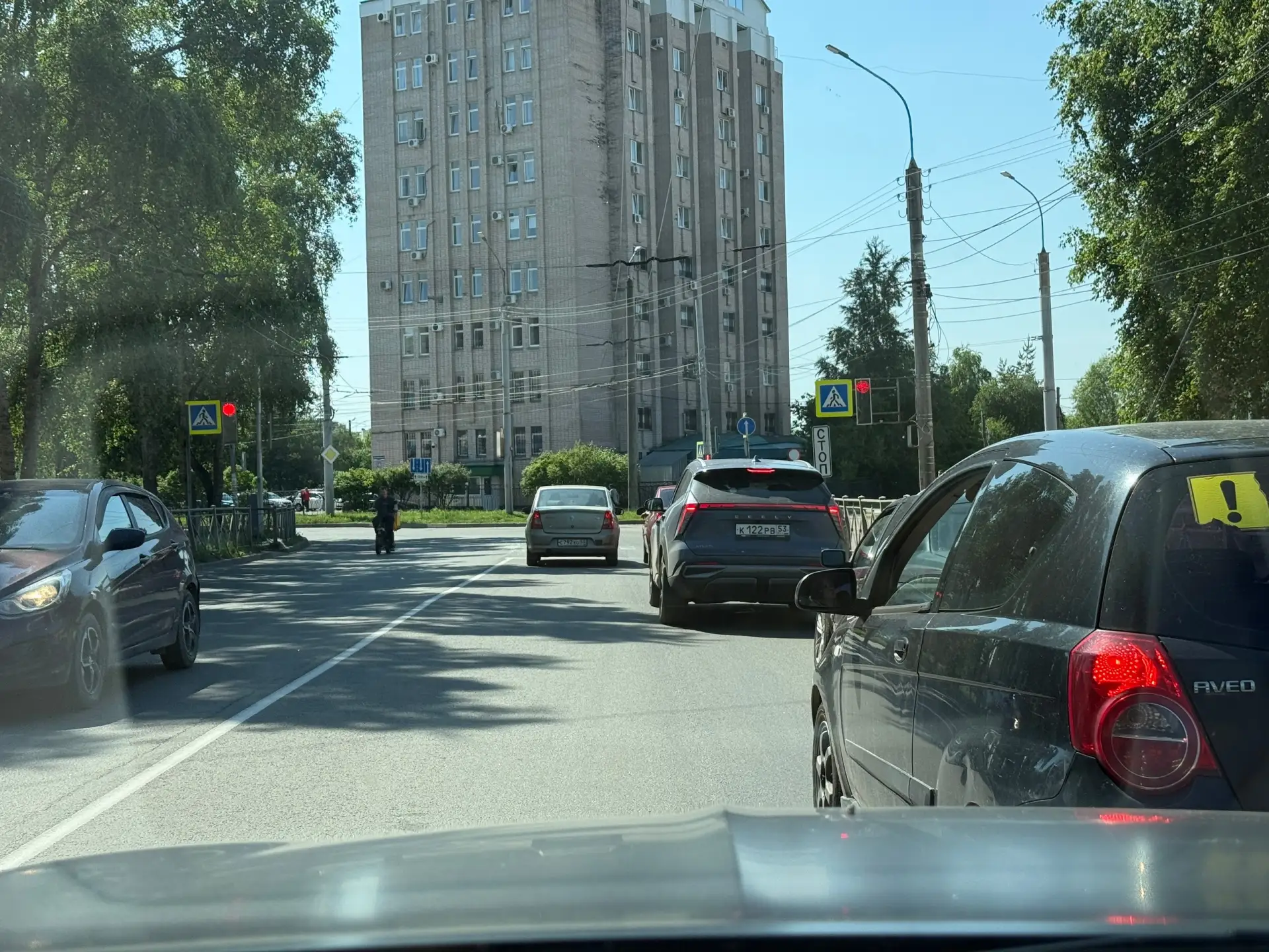 ❗️Напоминаем некоторым водителям, что с Германа в сторону ул. Октябрьской на светофоре нет двух рядо