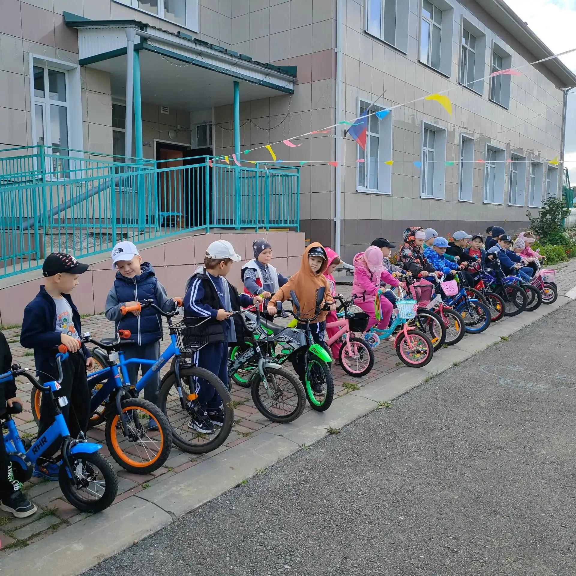 🚴 ‍«Летняя велогонка»🛴Езда на велосипедах и самокатах - это экологически чистый вид т...