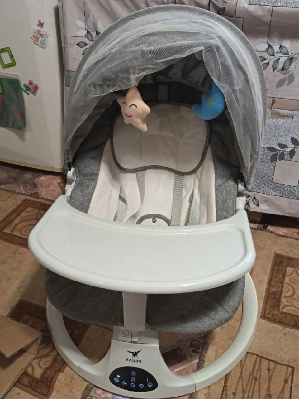 Продам электрический шезлонг для новорожденных с функцией качания. Это многофункциональ...