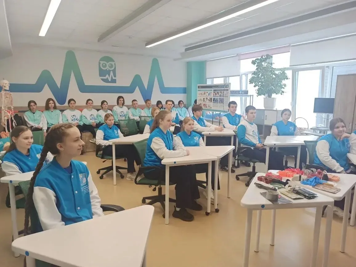 Сегодня медицинские классы стали участниками интенсива «Внимание, ведётся обстрел». Под руководством