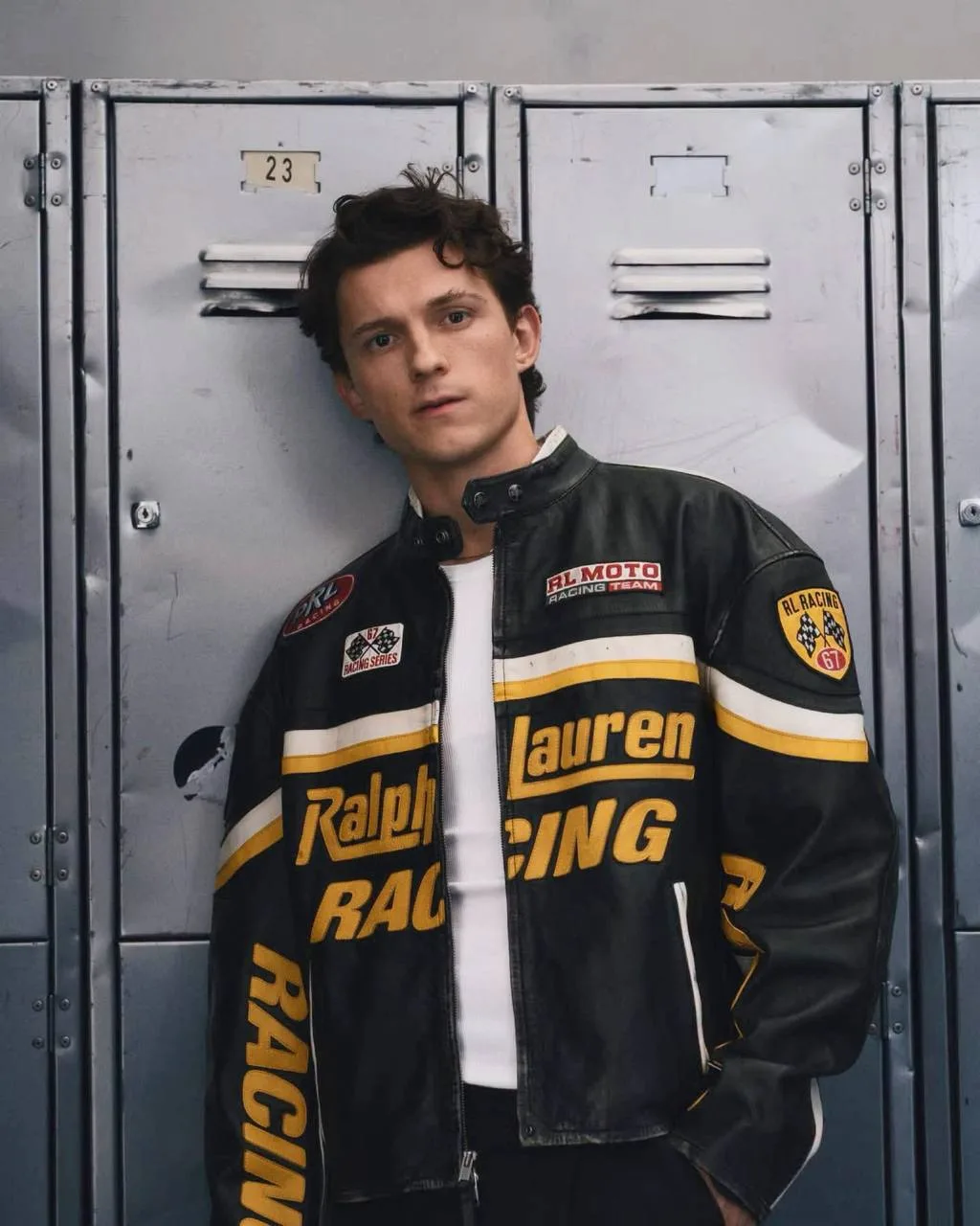Новоиспеченный муж Том Холланд в Esquire хорош как никогда 💘 Вот что значит правильная жена. Зендея