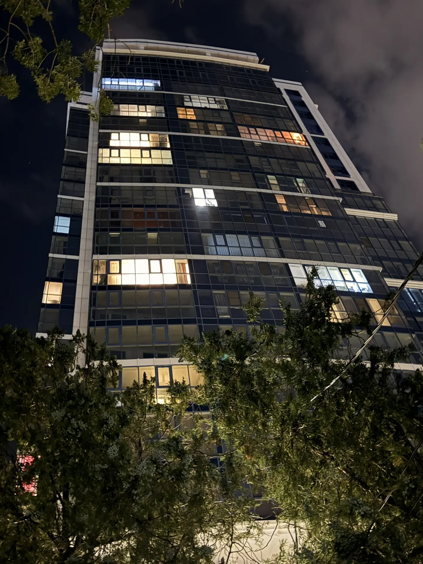 Свет ночных окон на анапских улицах🌃